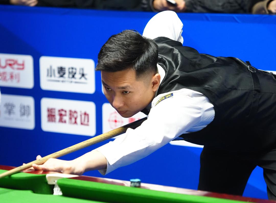 西甲西乙赛季中场休息：皇家奥维耶多与体育俱乐部的悬崖边舞蹈