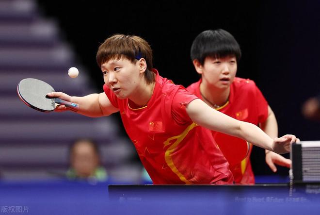 前场压迫更 前场压迫更